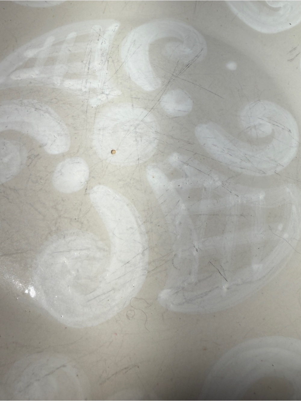 Authentic M.A. Hadley Rare White-on-White Slip Trailing Stoneware 8 inch Plates - Picture 4 of 6